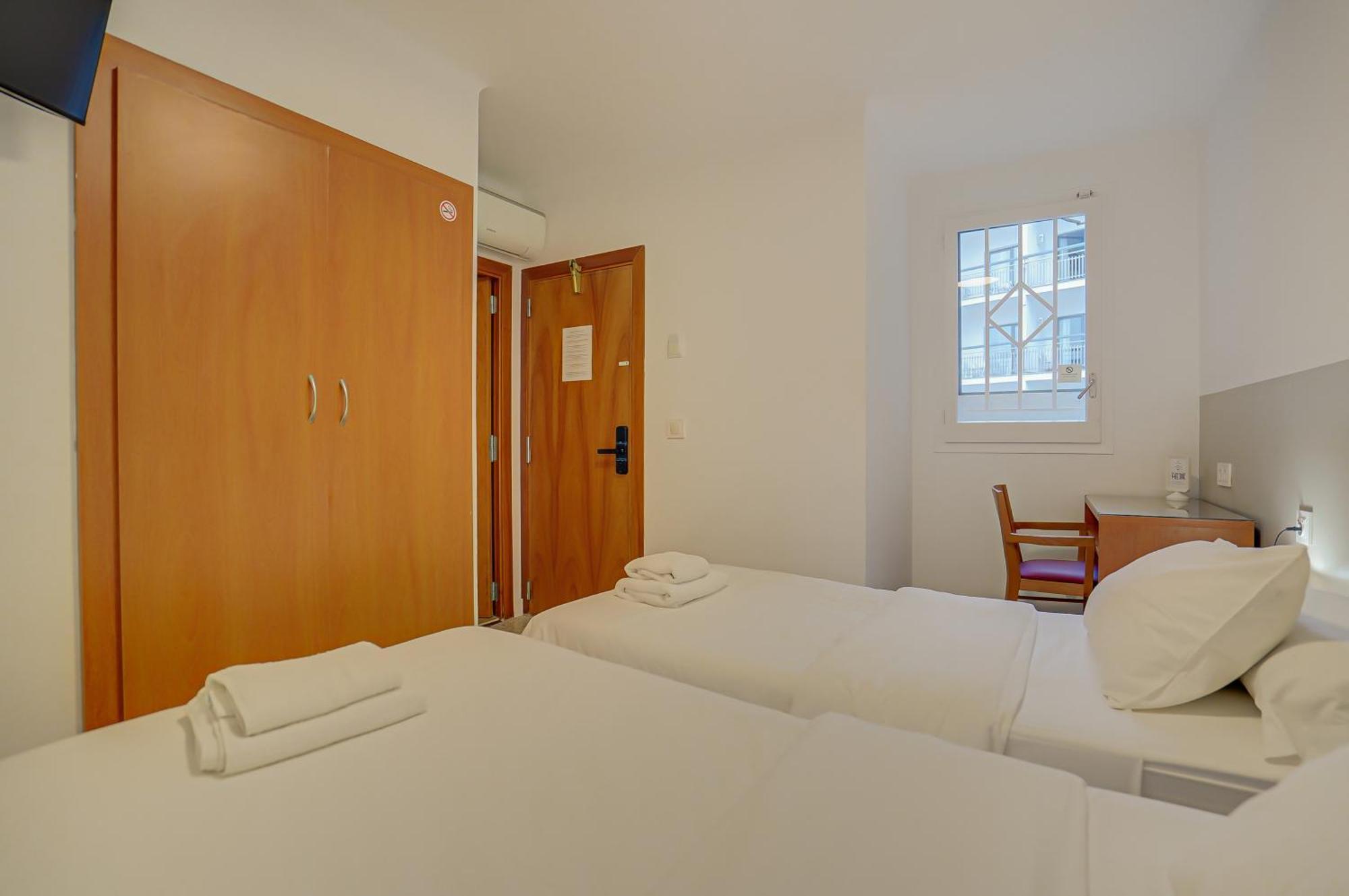 Hostal Y Apartamento Moli De Mar Lloret Hostel *