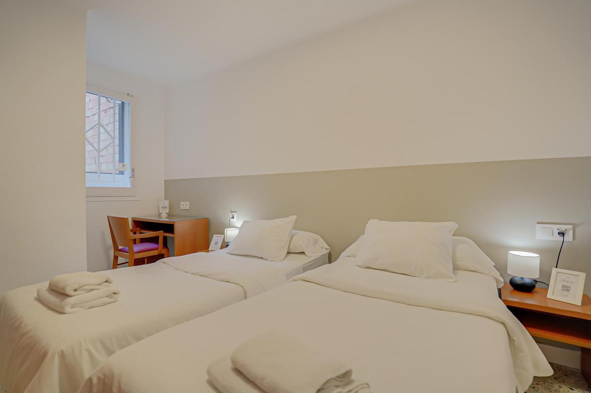 Hostal Y Apartamento Moli De Mar Lloret Hostel