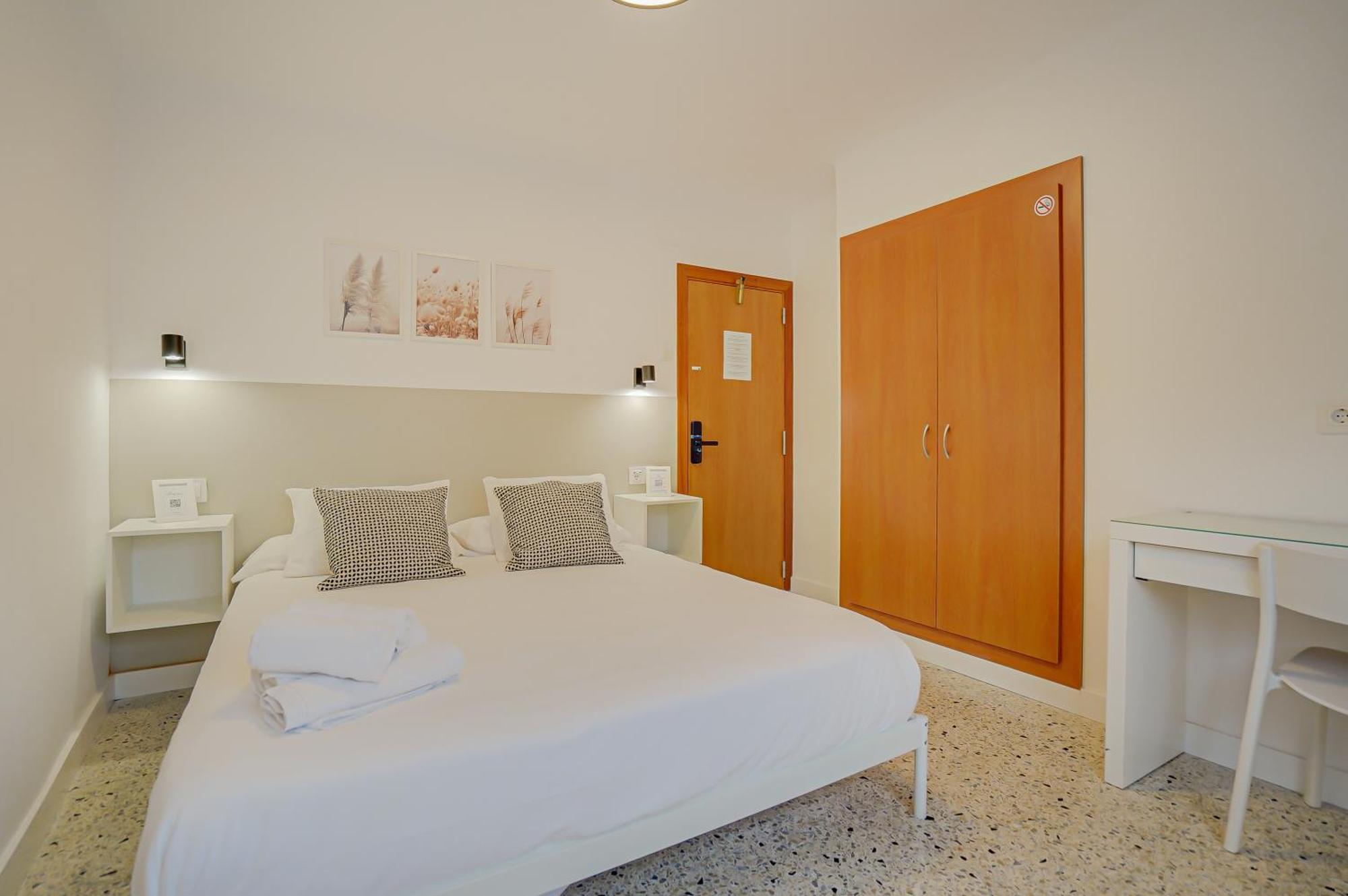 Hostal Y Apartamento Moli De Mar Lloret Hostel