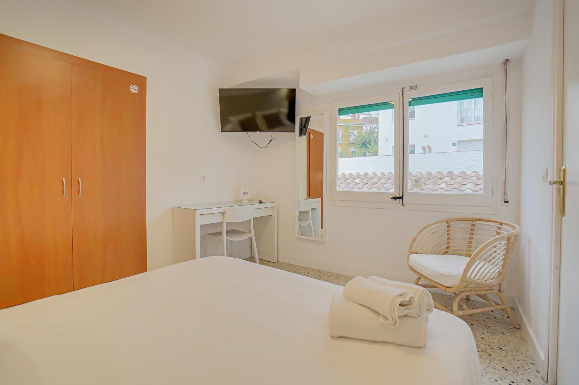 Hostal Y Apartamento Moli De Mar Lloret Hostel Lloret de Mar